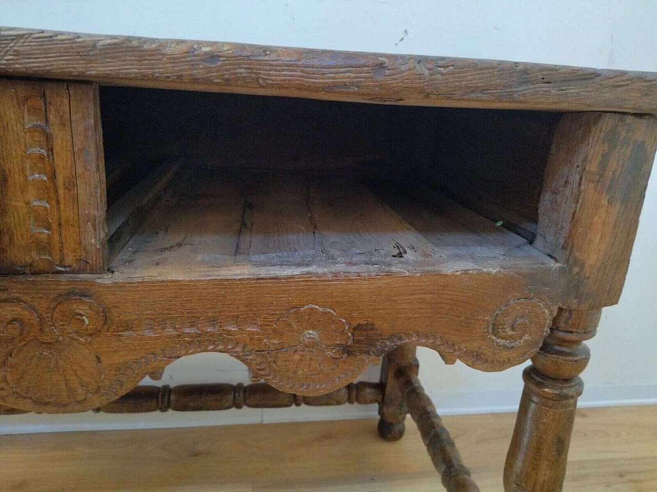 Oak spool table, 18th century 16