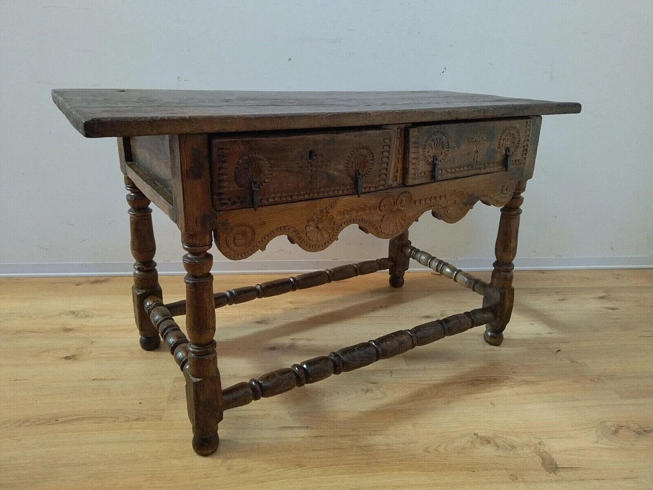 Oak spool table, 18th century 17