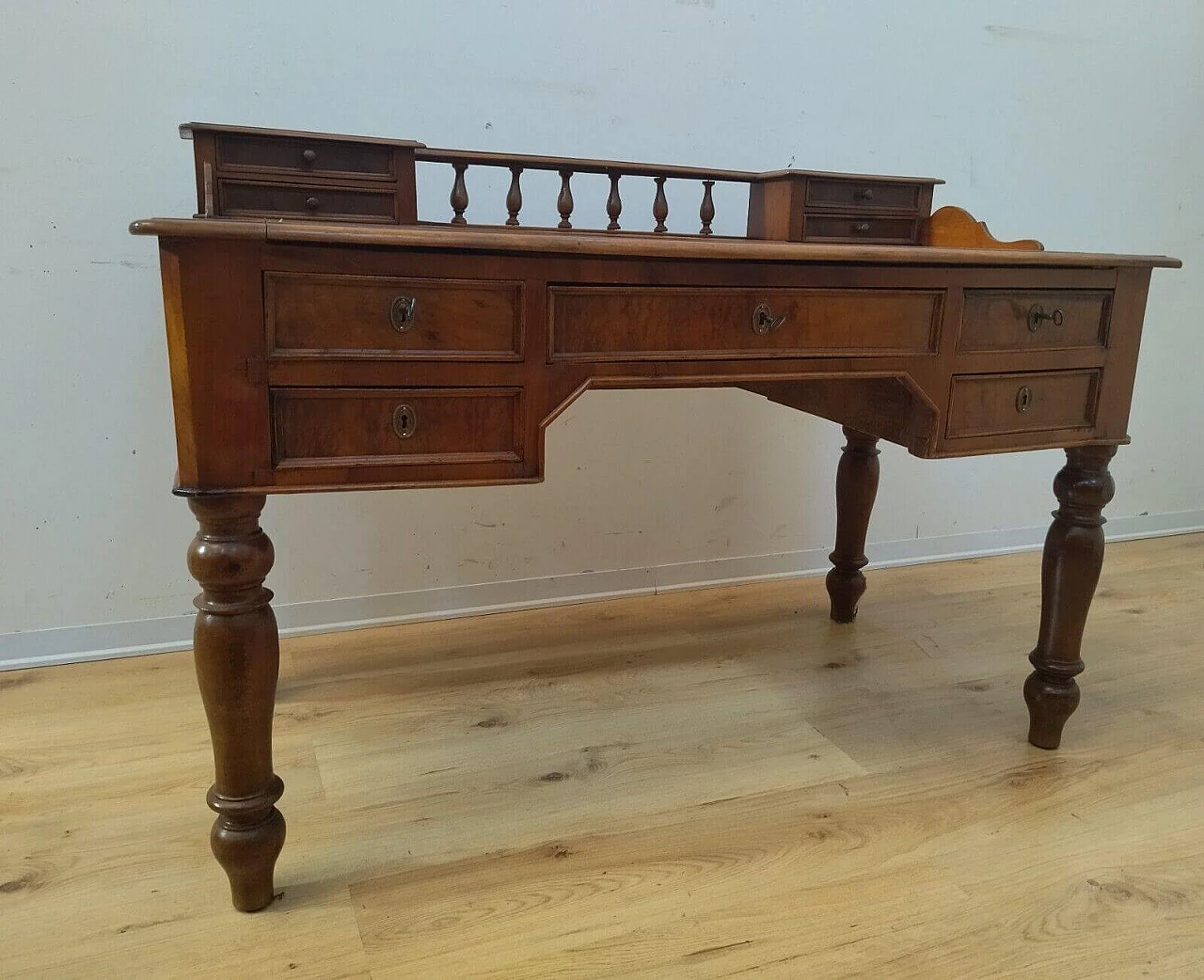 Umbertina walnut writing desk, late 19th century 2