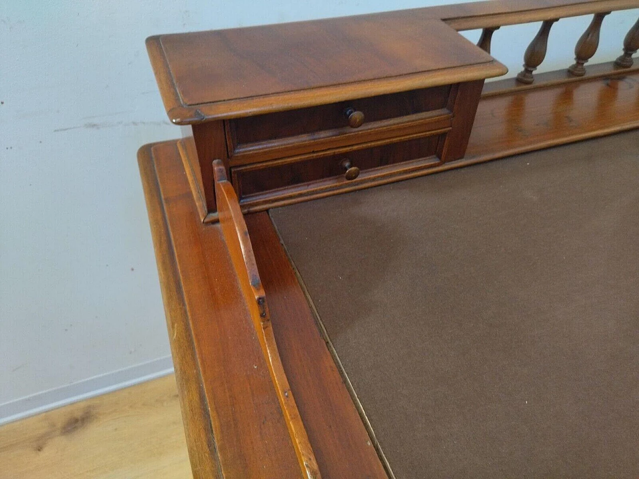 Umbertina walnut writing desk, late 19th century 6