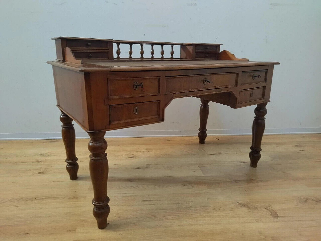 Umbertina walnut writing desk, late 19th century 10