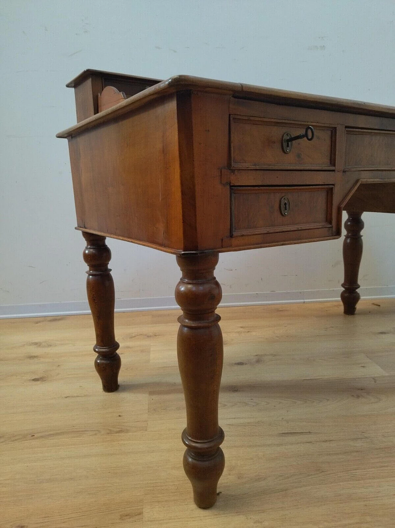 Umbertina walnut writing desk, late 19th century 11