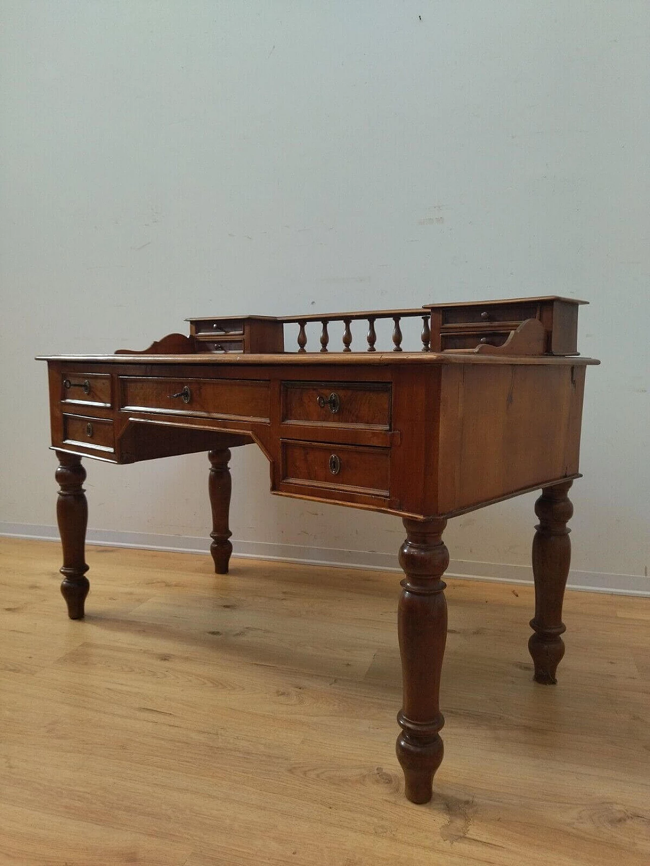 Umbertina walnut writing desk, late 19th century 13