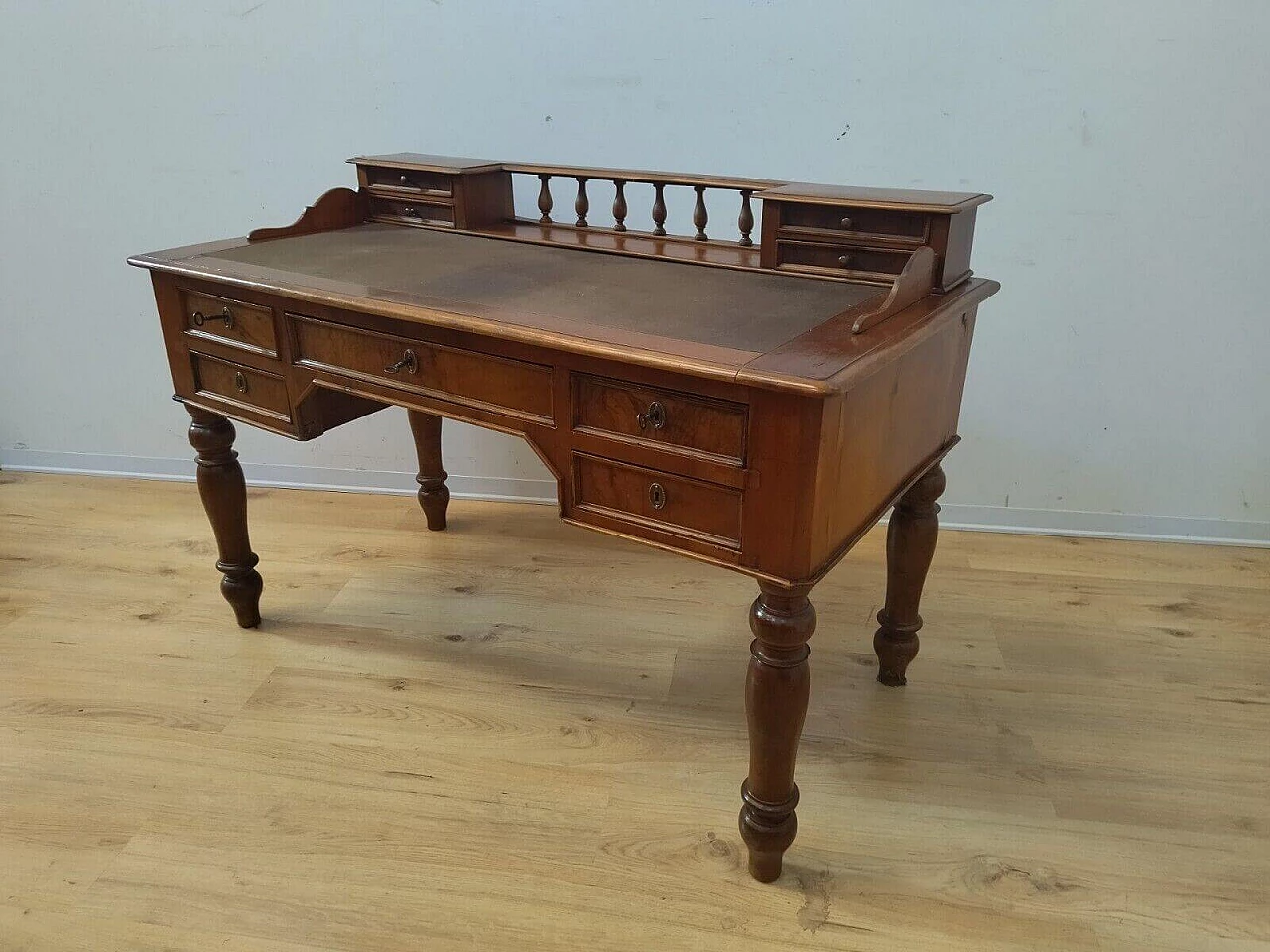 Umbertina walnut writing desk, late 19th century 14