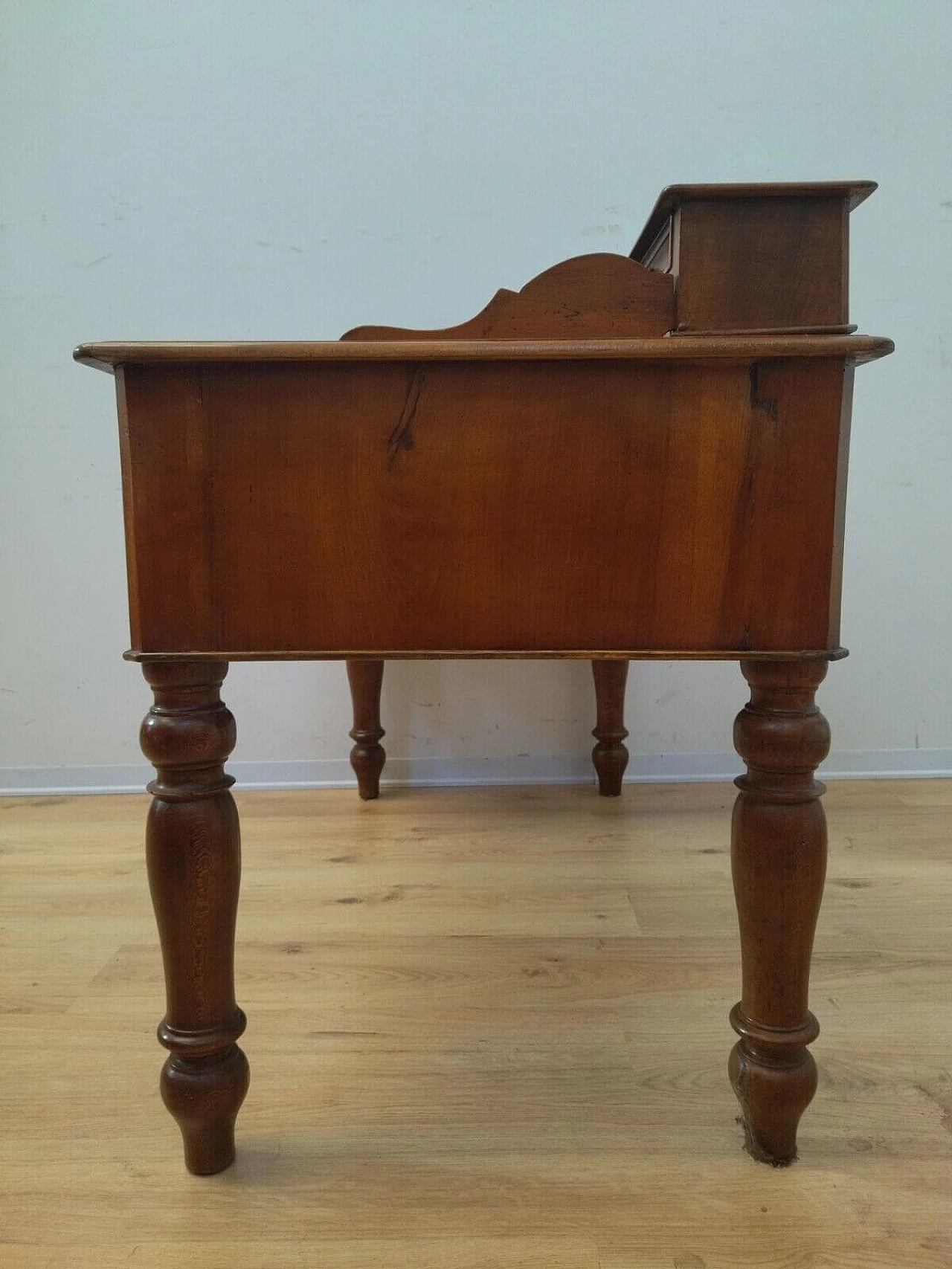 Umbertina walnut writing desk, late 19th century 17