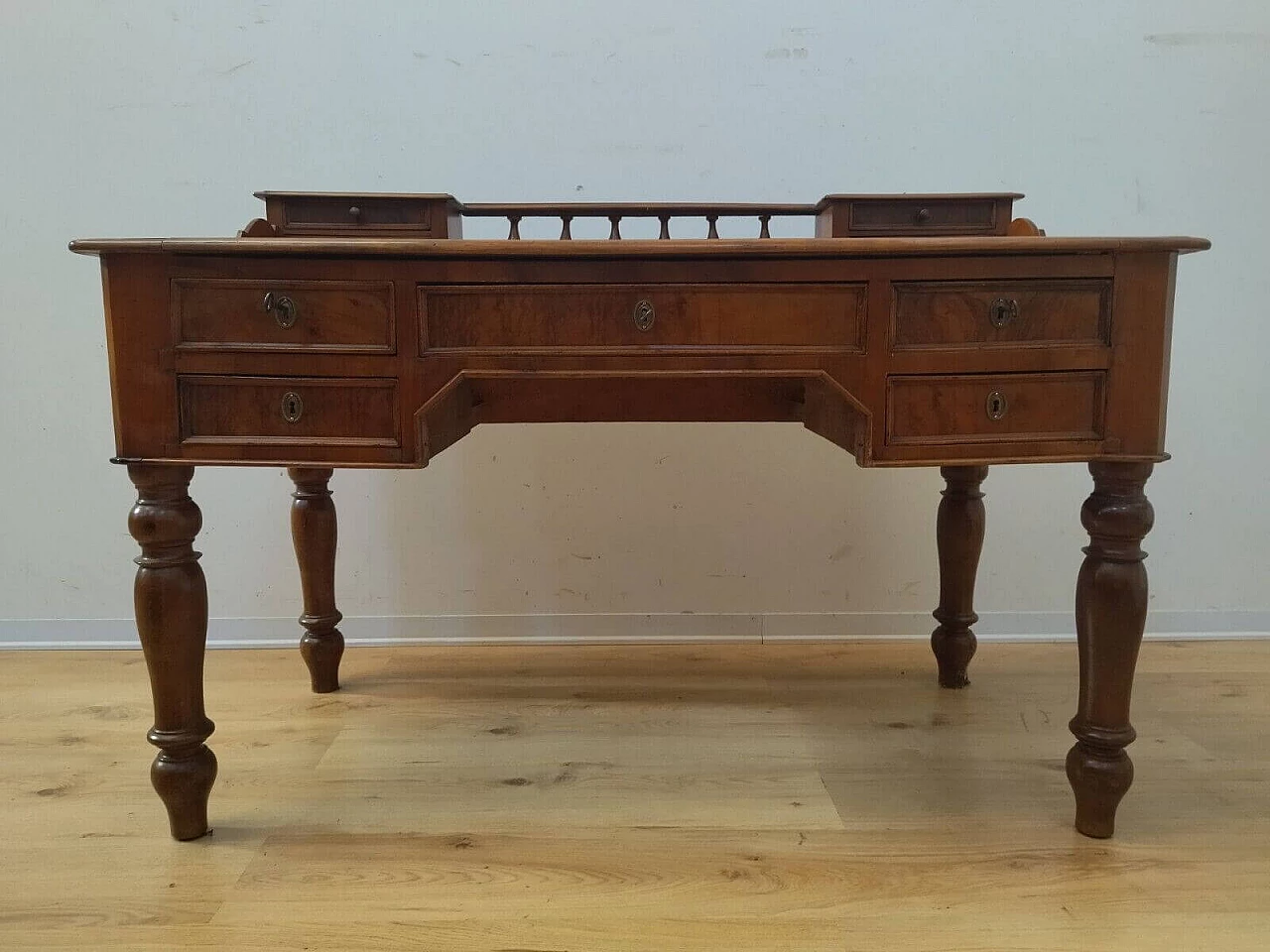 Umbertina walnut writing desk, late 19th century 19