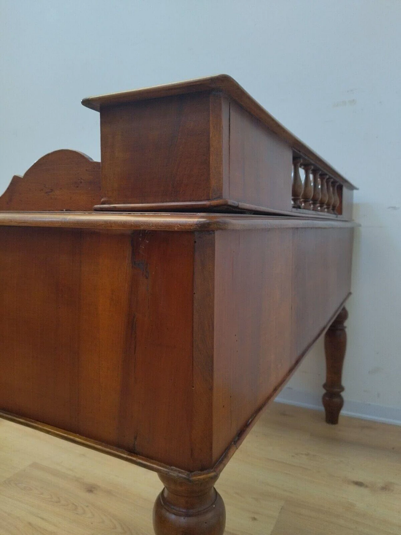 Umbertina walnut writing desk, late 19th century 22