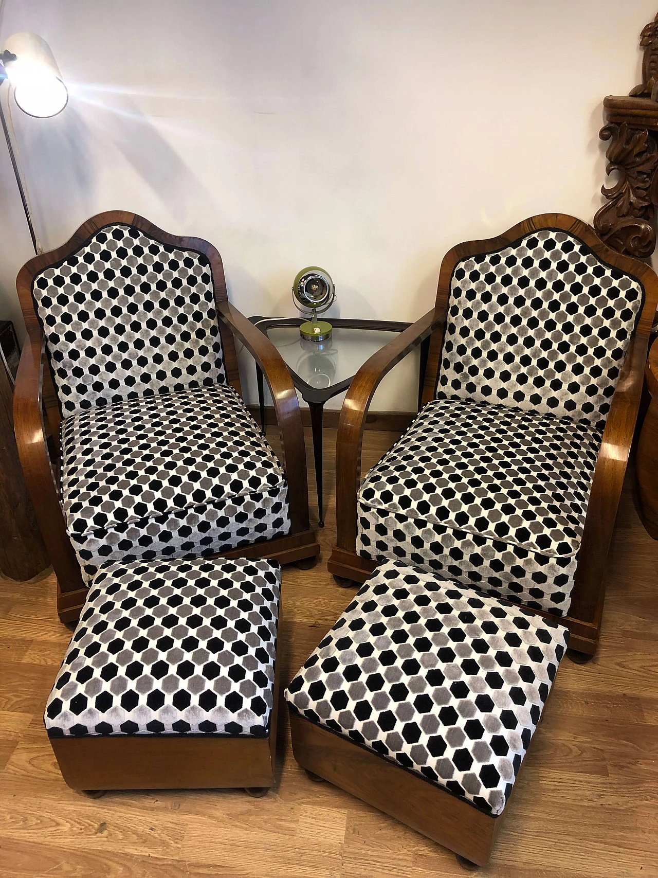 Pair of armchairs with footrests in walnut wood and carved velvet, 1930s 1