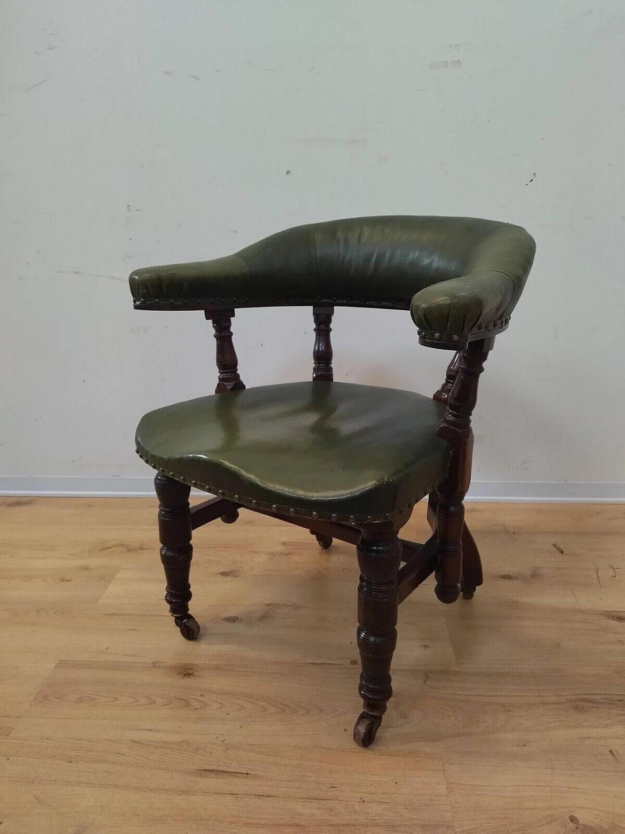 Chesterfield armchair in solid mahogany and leather, early 20th century 20