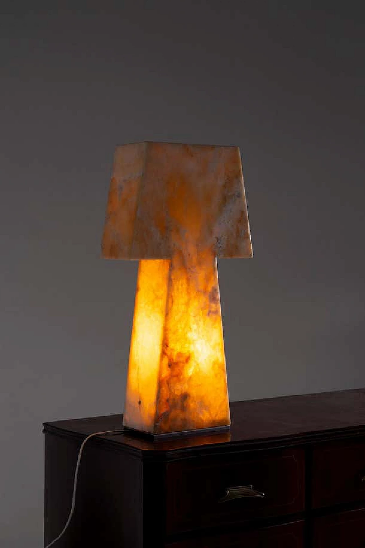 Carved alabaster table lamp 9
