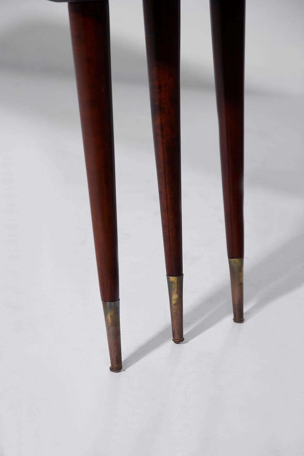 Tavolino con piano in marmo attribuito a Giuseppe Scapinelli, anni '50 4