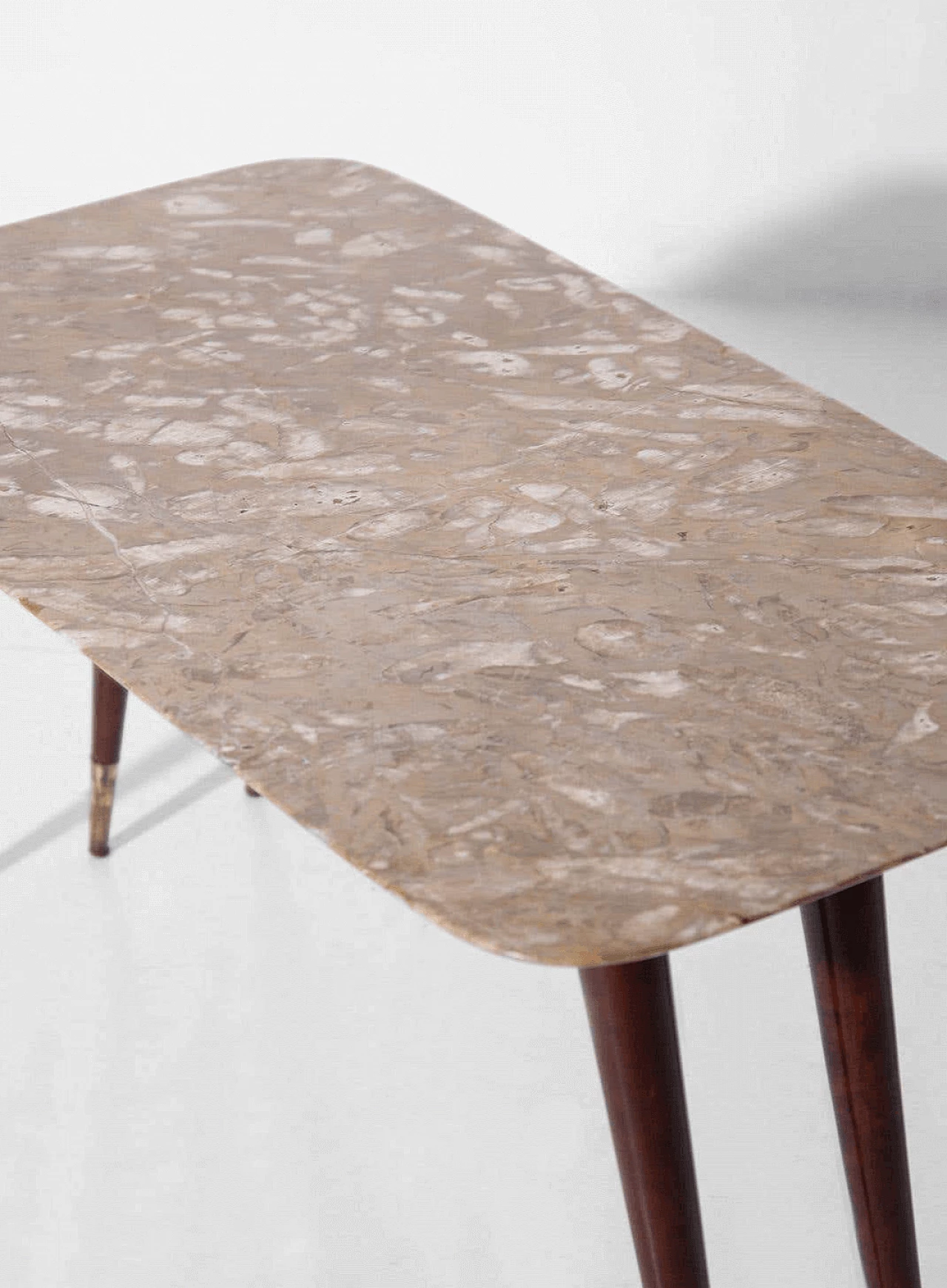 Tavolino con piano in marmo attribuito a Giuseppe Scapinelli, anni '50 5