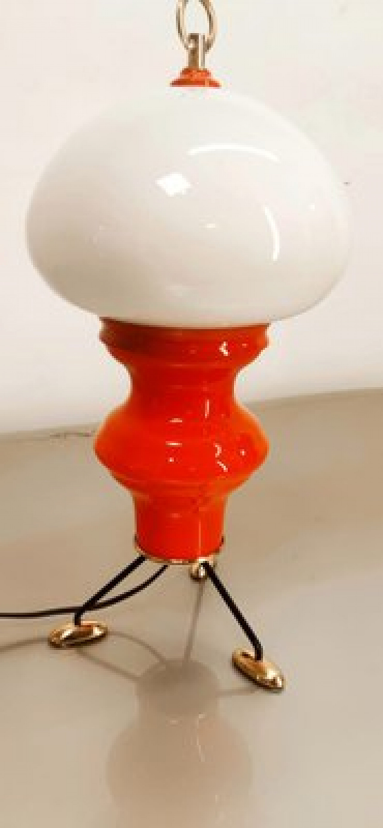 Lampada da tavolo rossa in vetro, metallo e ottone, anni '60 2