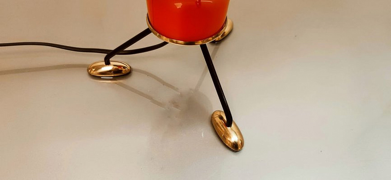 Lampada da tavolo rossa in vetro, metallo e ottone, anni '60 8