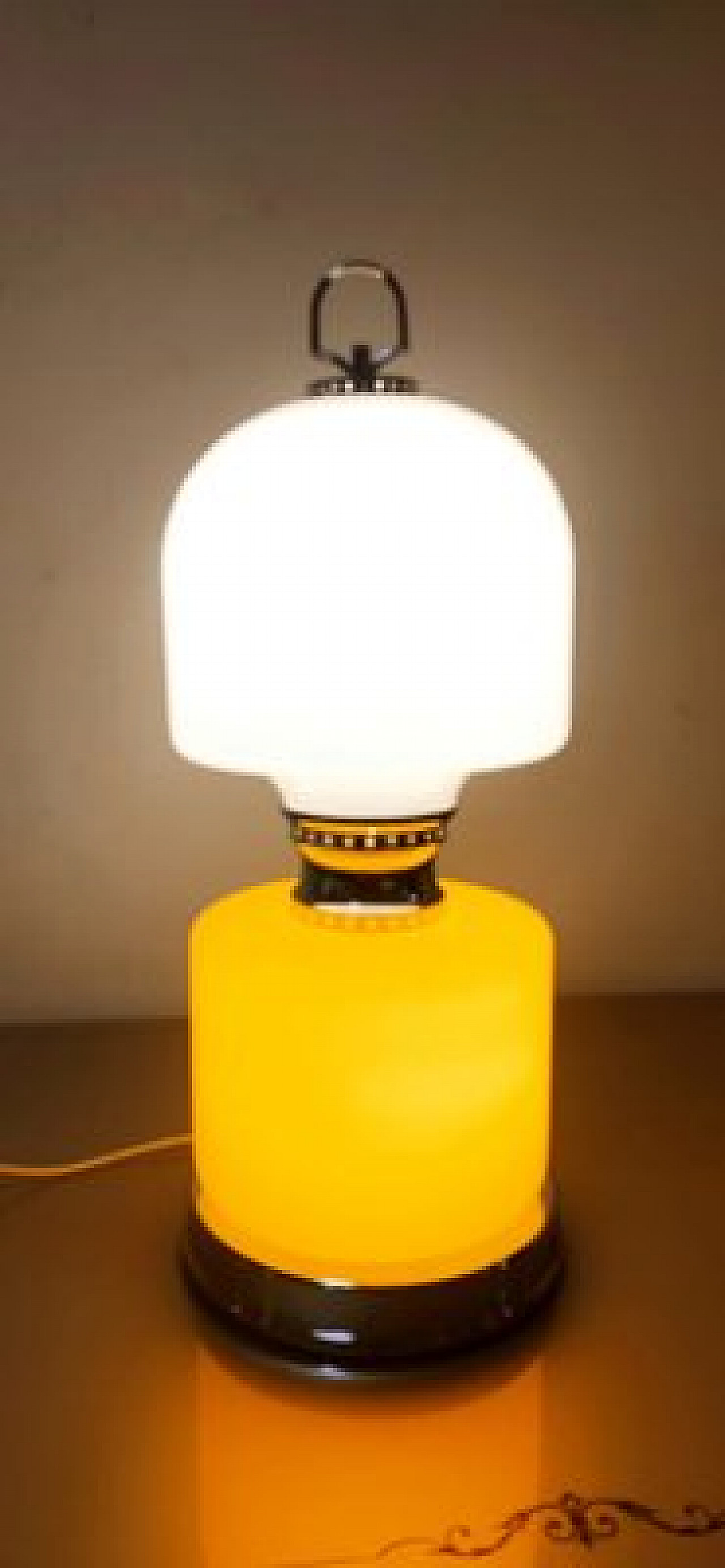 Lampada da tavolo Skittle gialla e bianca, anni '60 2
