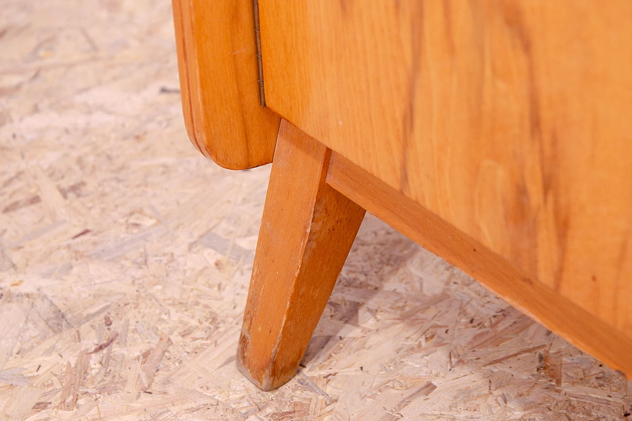 Armadio in faggio di F. Jirák per Tatra Nábytok, anni '60 10