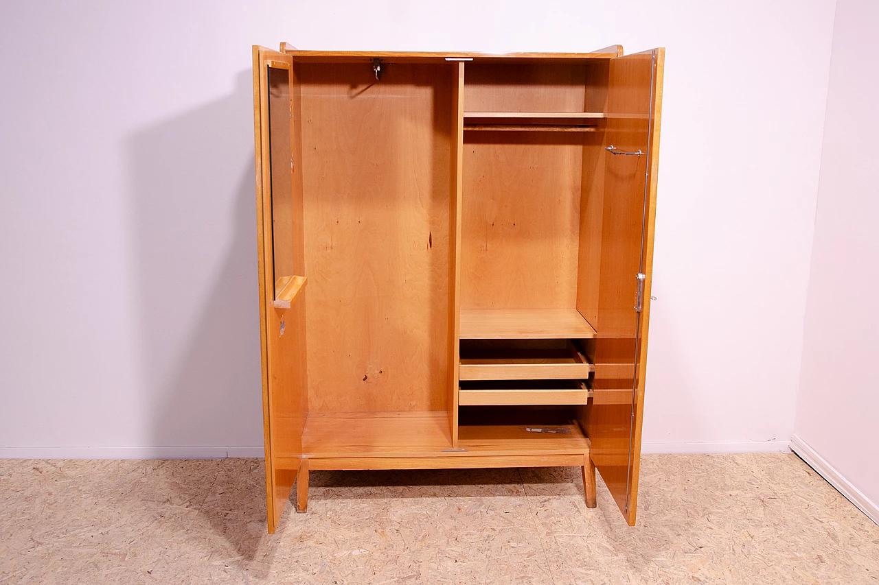 Armadio in faggio di F. Jirák per Tatra Nábytok, anni '60 14