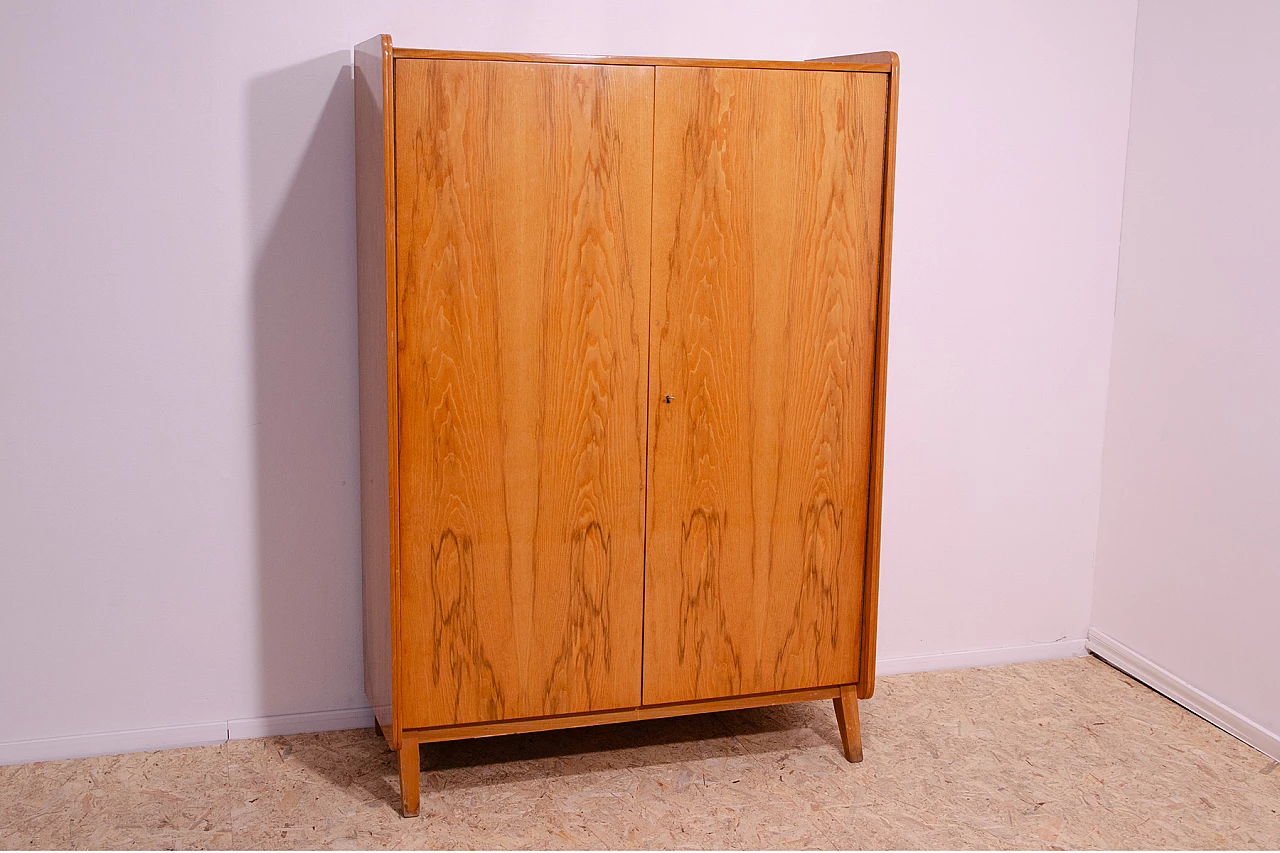 Armadio in faggio di F. Jirák per Tatra Nábytok, anni '60 21