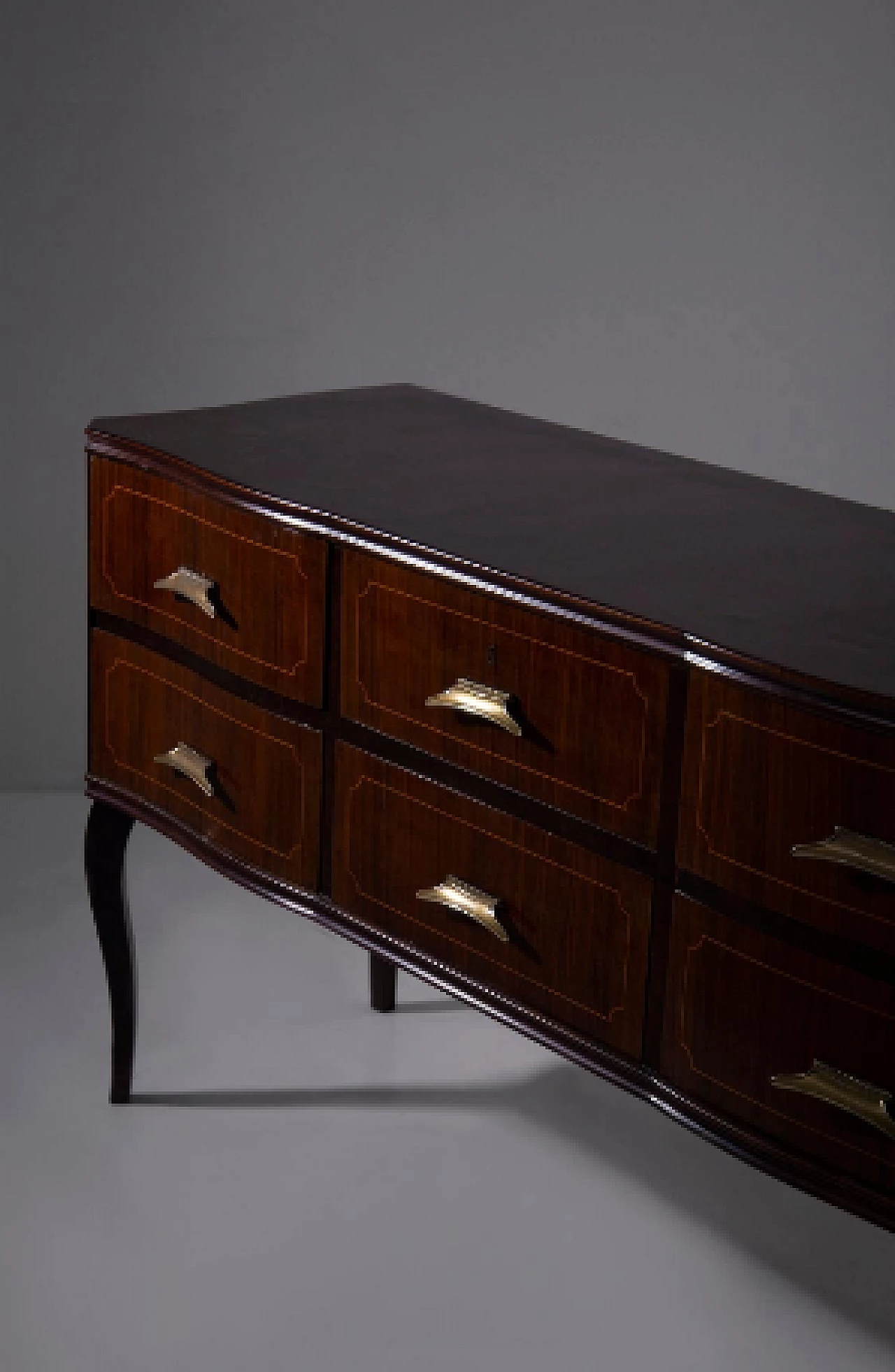 Cassettiera in noce con maniglie in ottone, anni '50 8