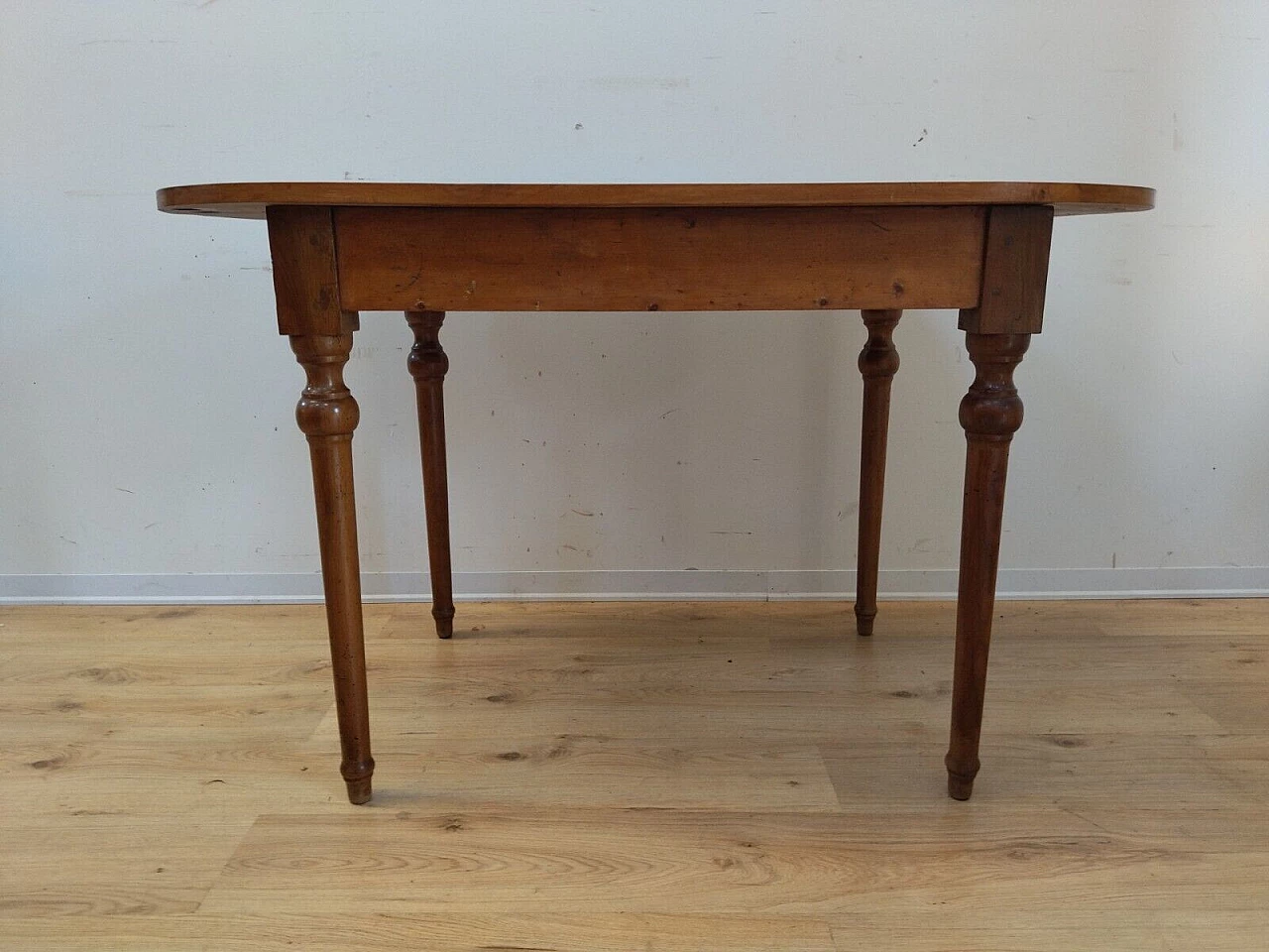 Walnut and beech table with oval top, late 19th century 3