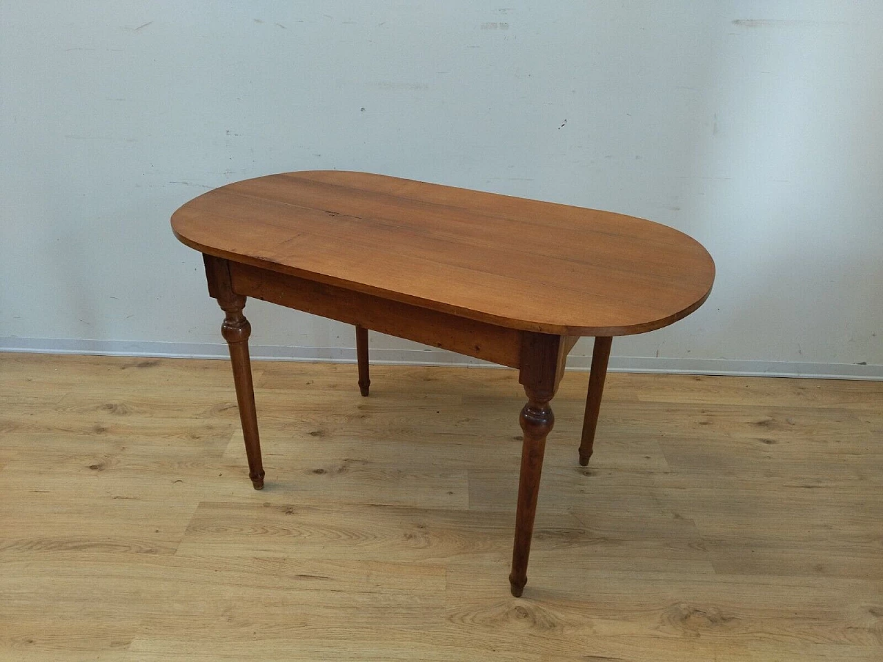 Walnut and beech table with oval top, late 19th century 9