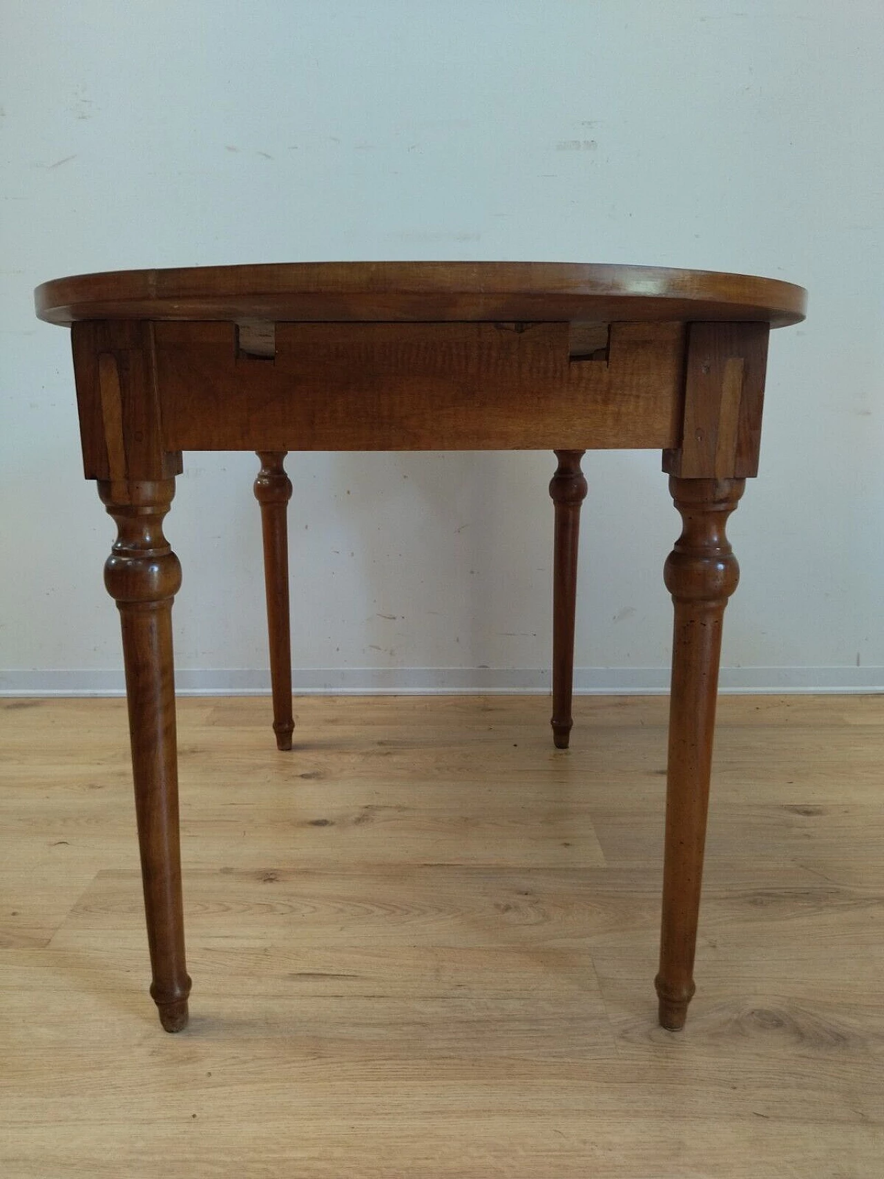 Walnut and beech table with oval top, late 19th century 10