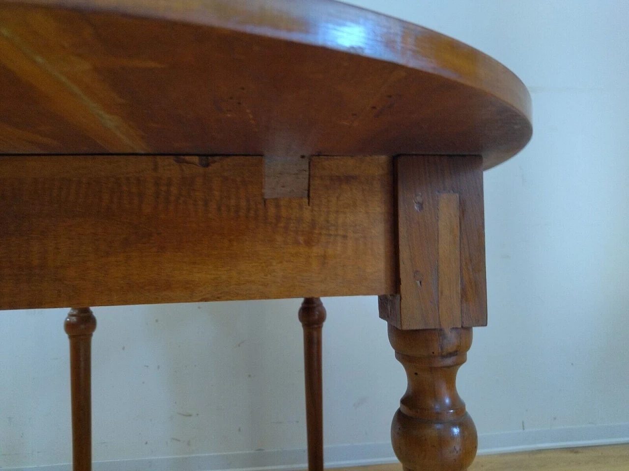 Tavolo in noce e faggio con piano ovale, fine '800 11