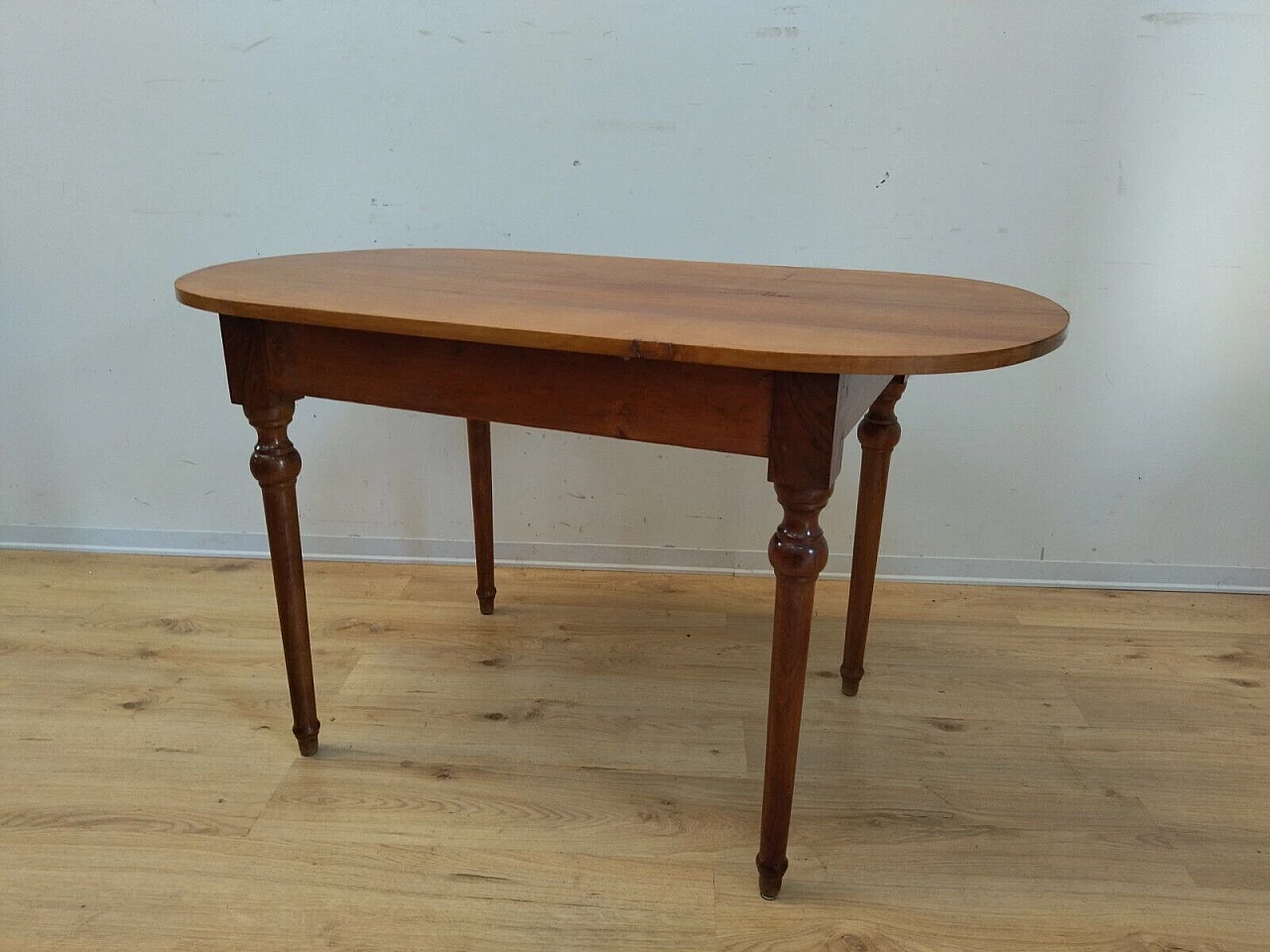 Walnut and beech table with oval top, late 19th century 14