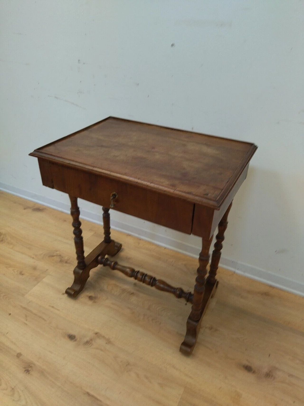 Walnut work side table with drawer, early 20th century 1