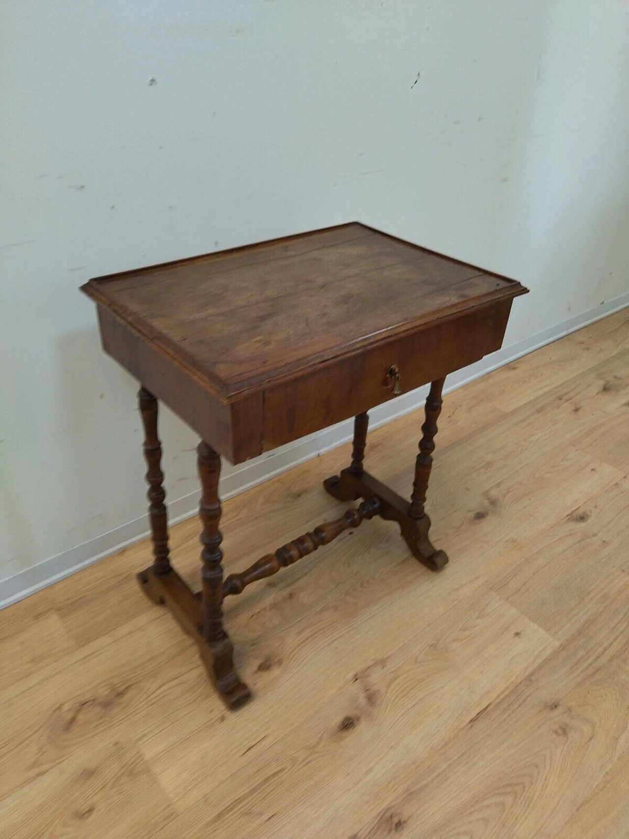 Walnut work side table with drawer, early 20th century 2