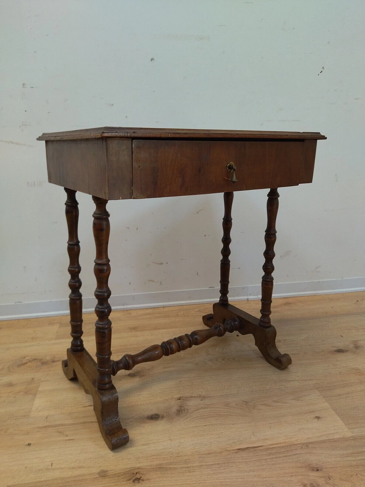 Walnut work side table with drawer, early 20th century 3