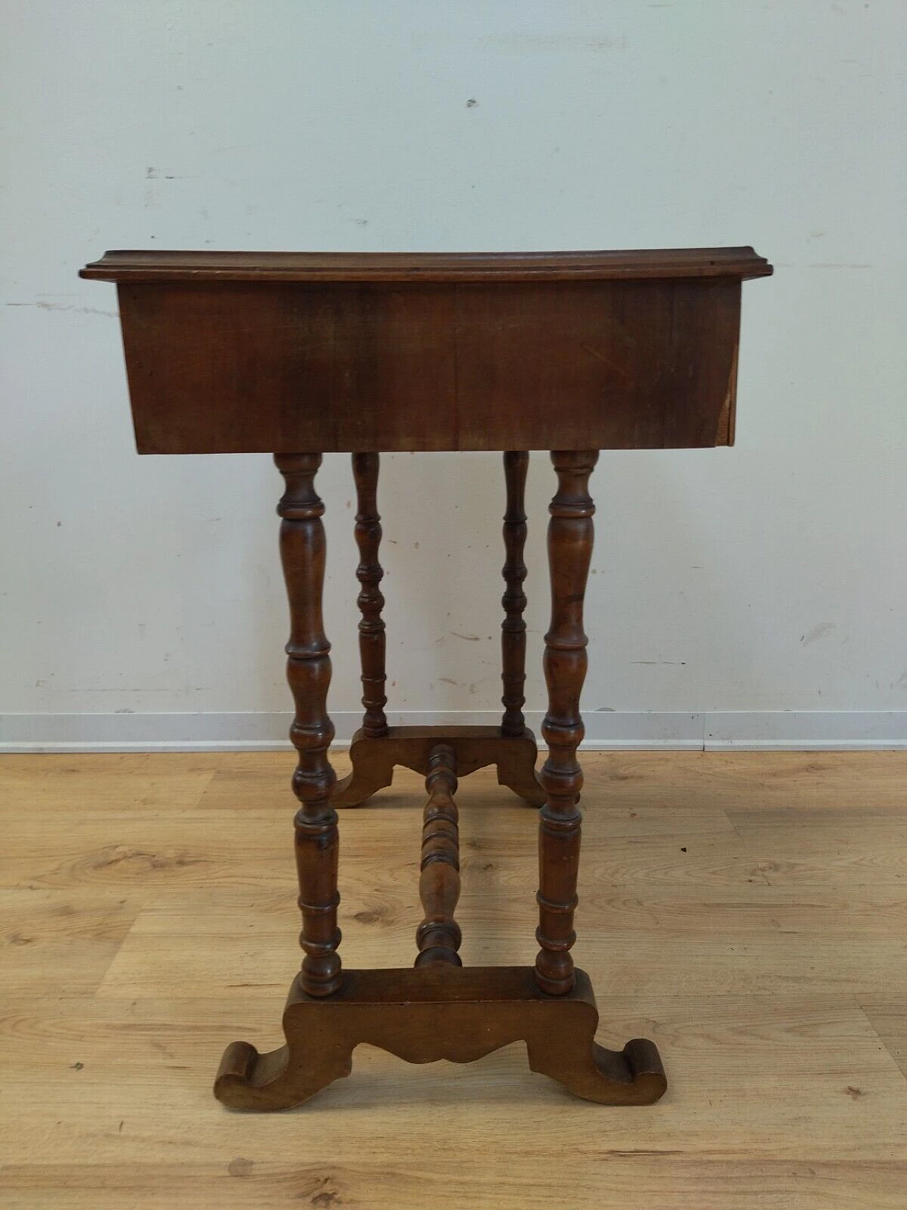 Walnut work side table with drawer, early 20th century 5
