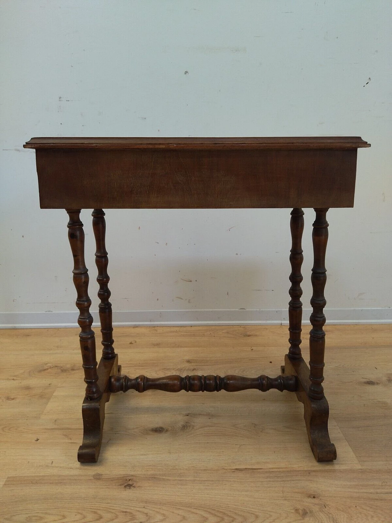 Walnut work side table with drawer, early 20th century 7