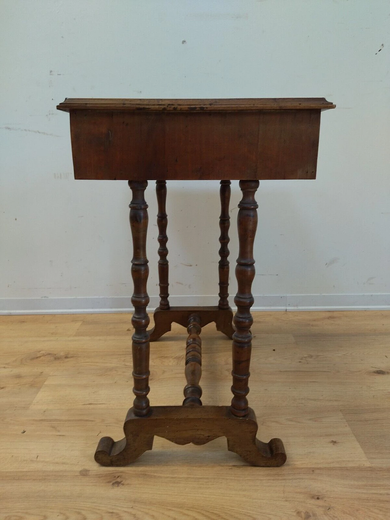 Walnut work side table with drawer, early 20th century 8