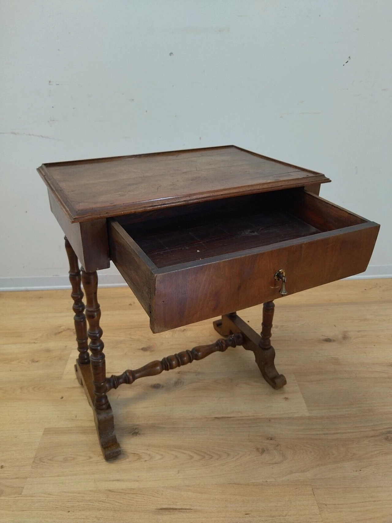 Walnut work side table with drawer, early 20th century 9