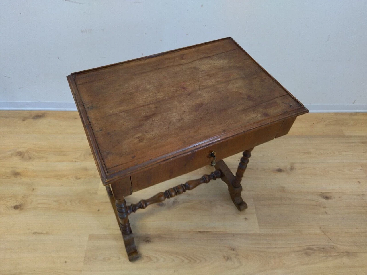 Walnut work side table with drawer, early 20th century 10