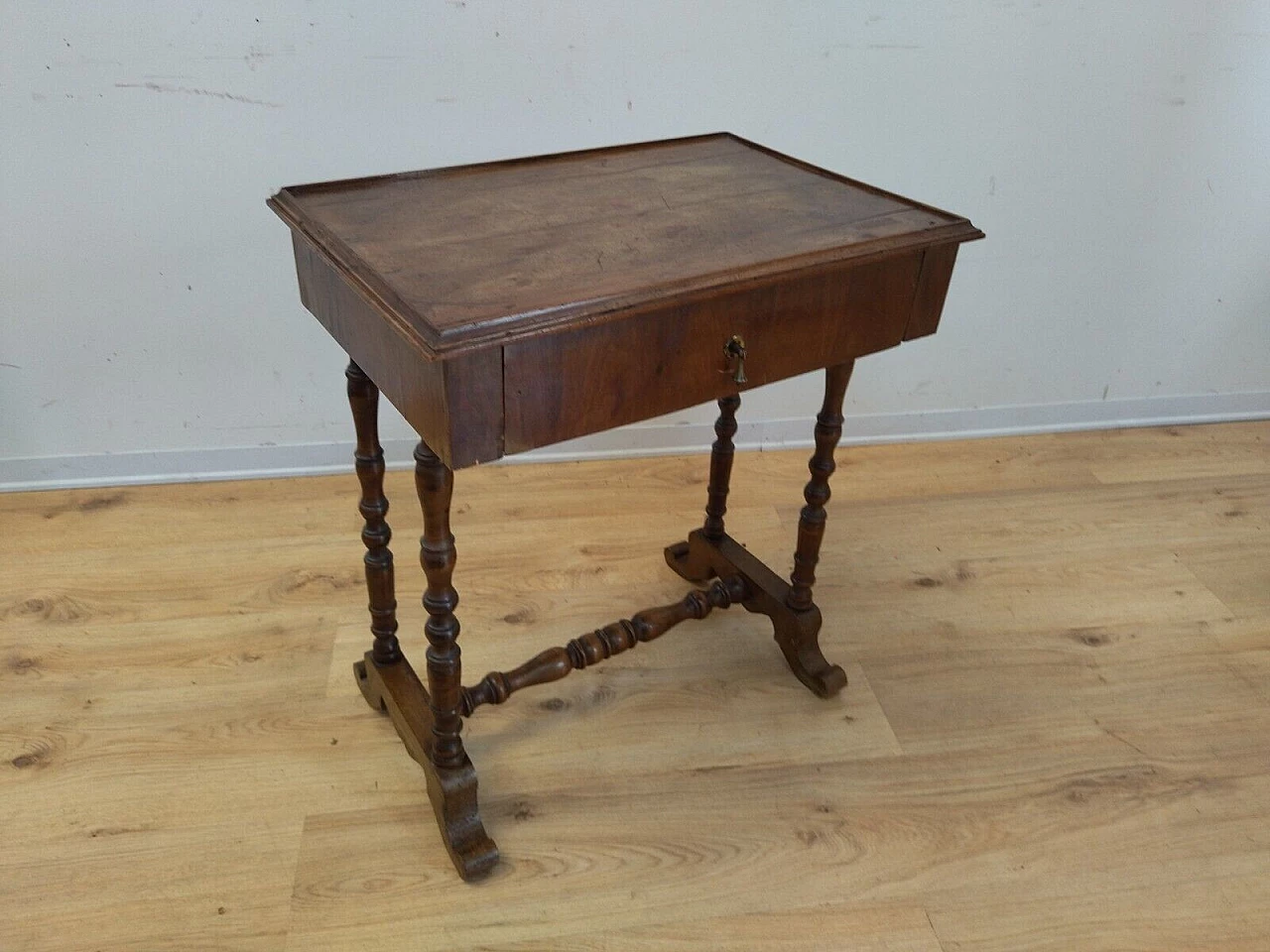 Walnut work side table with drawer, early 20th century 11