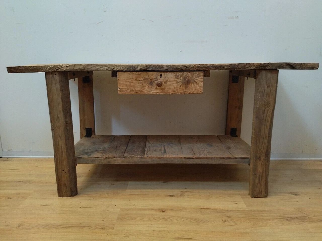 Tavolo da lavoro in larice e abete con cassetto, inizio '900 2