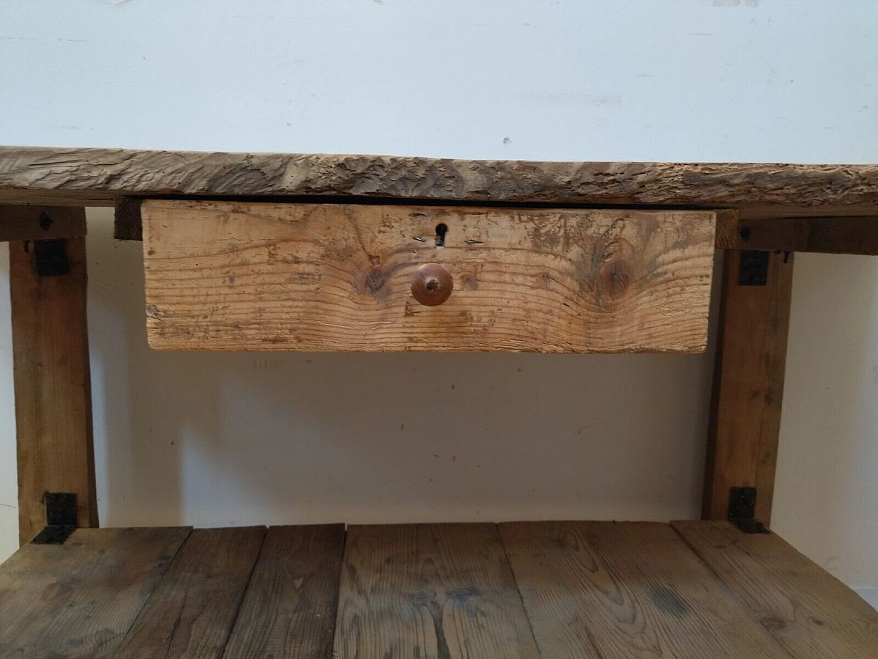 Tavolo da lavoro in larice e abete con cassetto, inizio '900 3