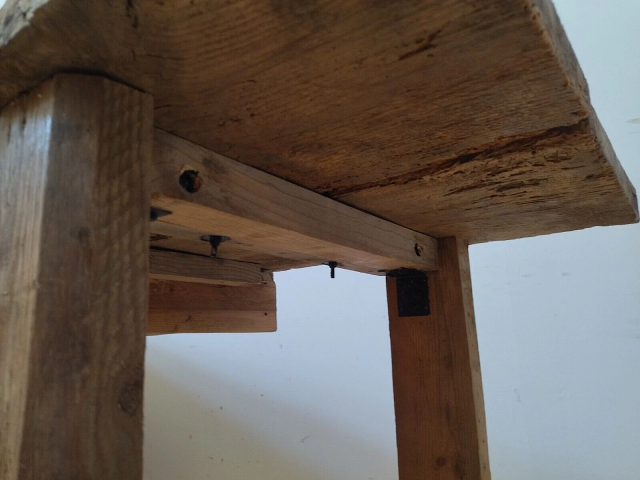 Tavolo da lavoro in larice e abete con cassetto, inizio '900 16