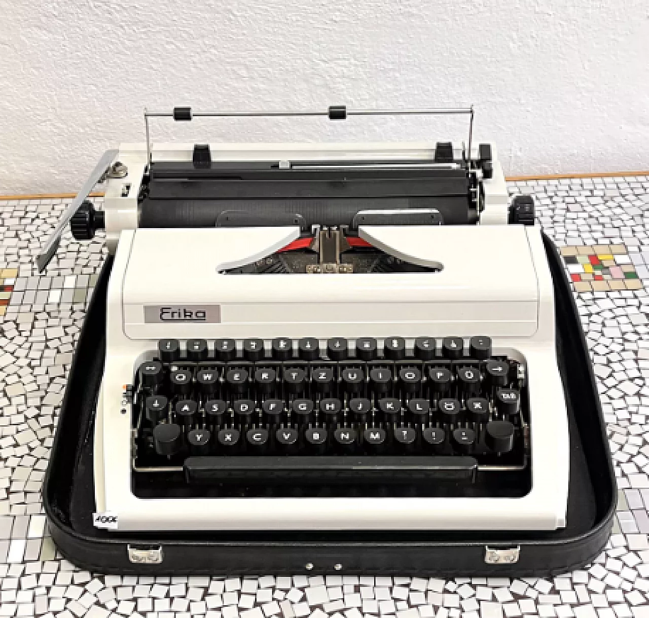 Erika 105 typewriter by VEB Robotron Rechen-und-Schreibtechnik Dresden, 1976 2