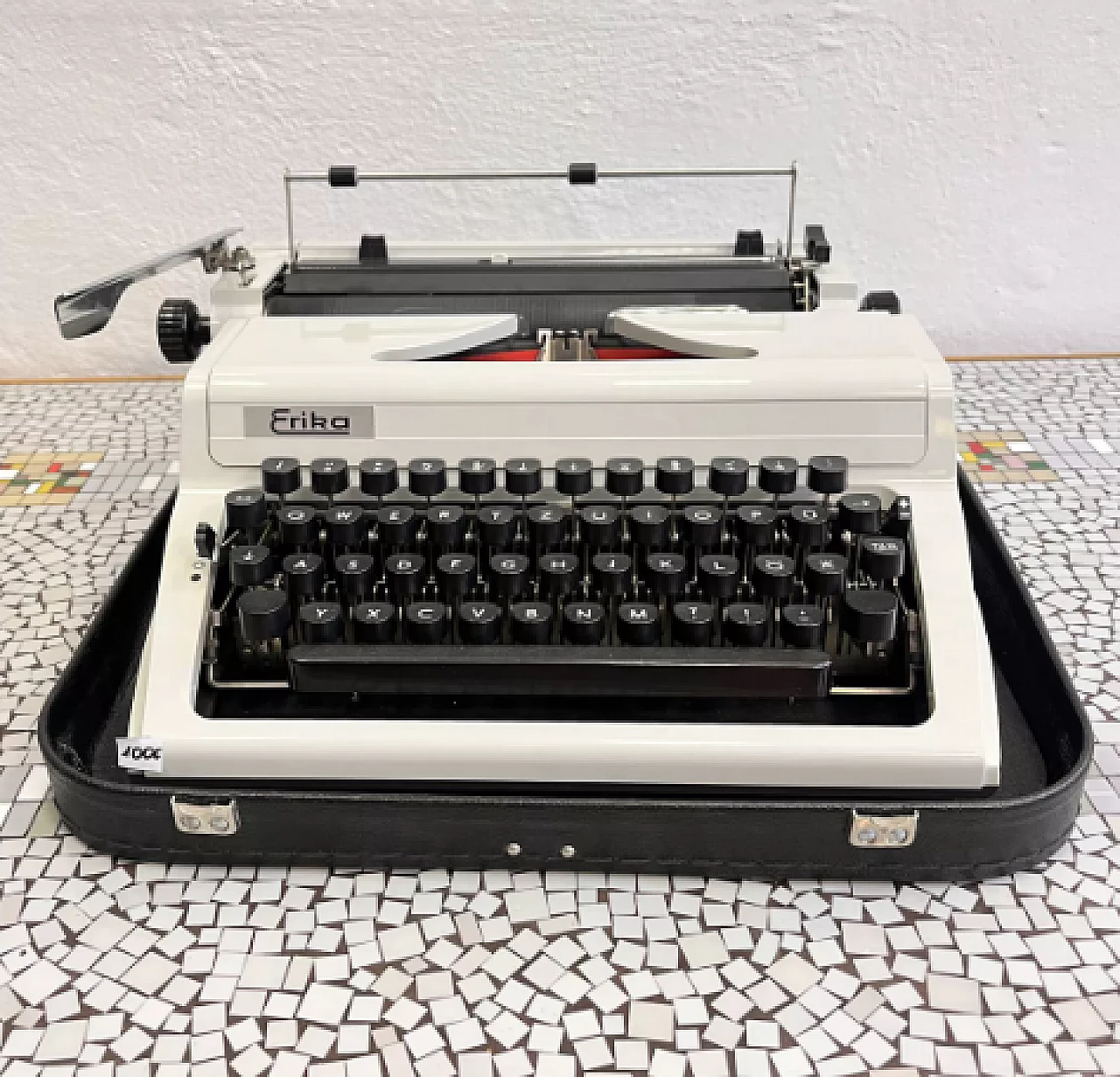 Erika 105 typewriter by VEB Robotron Rechen-und-Schreibtechnik Dresden, 1976 3