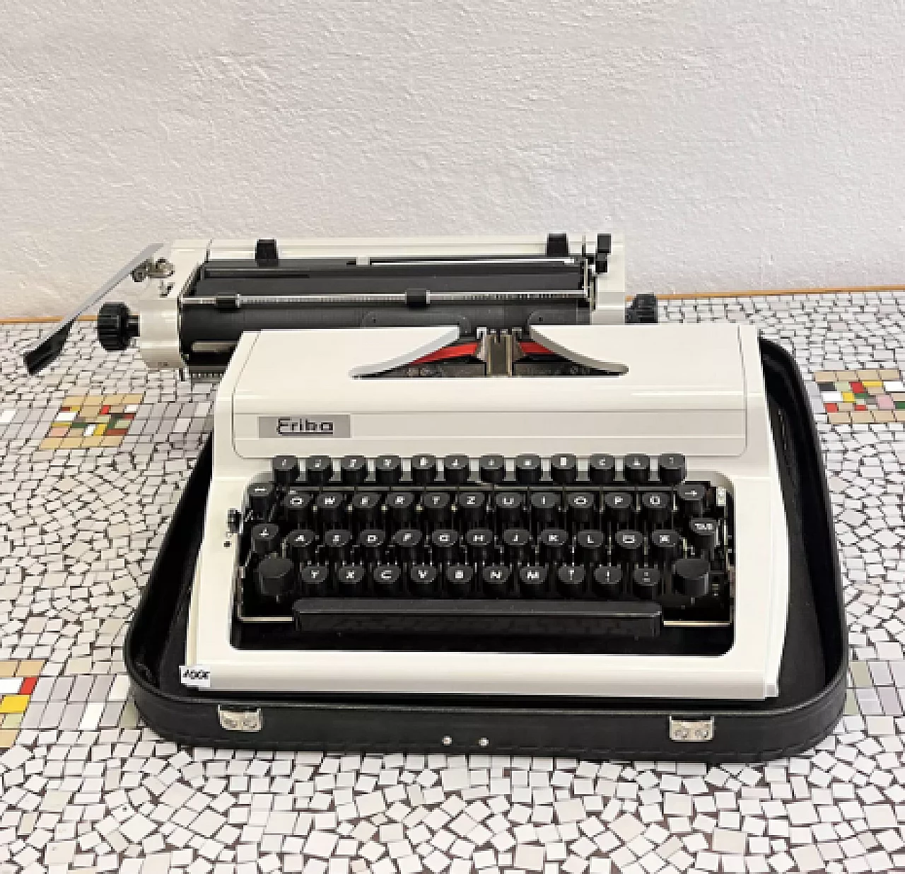 Erika 105 typewriter by VEB Robotron Rechen-und-Schreibtechnik Dresden, 1976 5