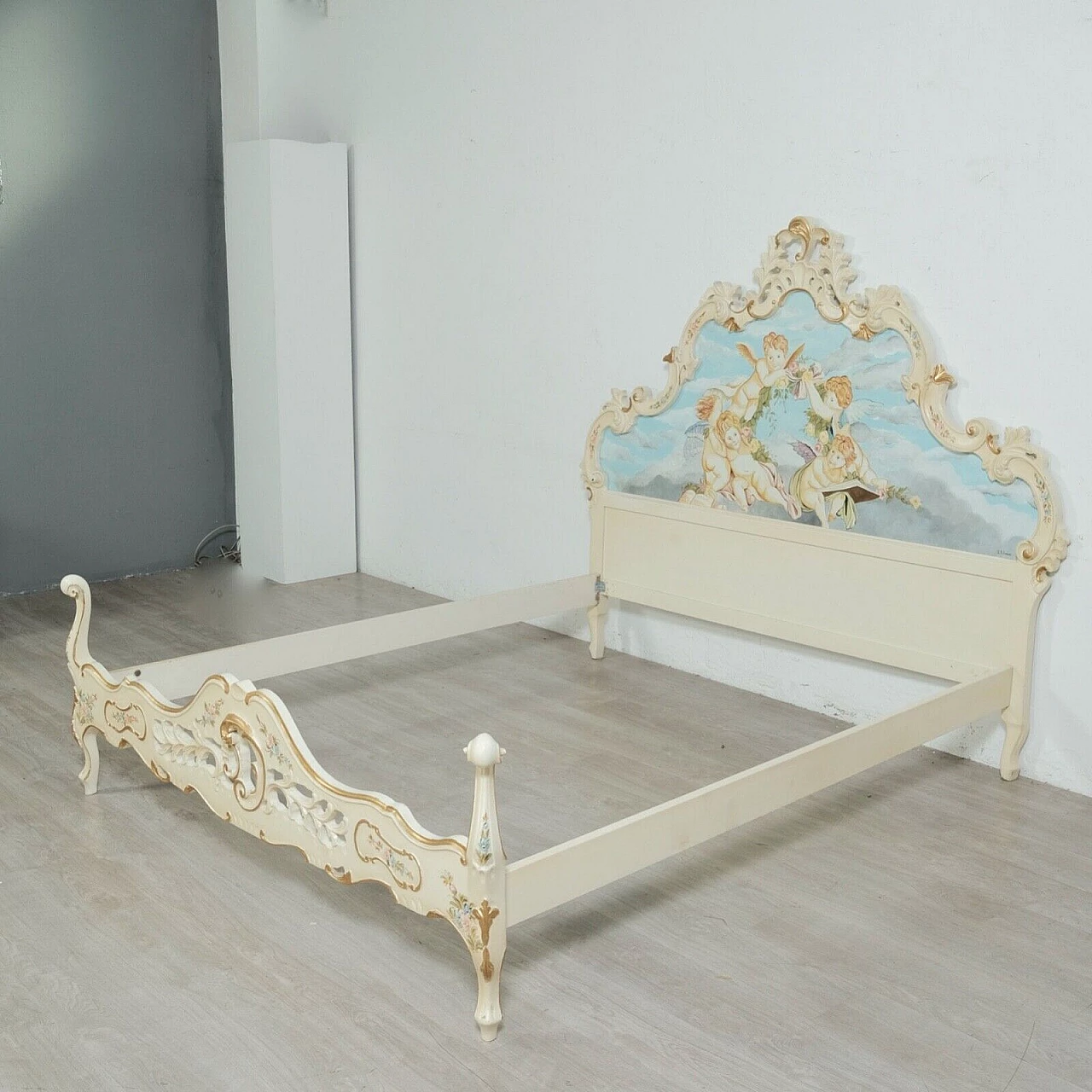 Venetian Baroque style bed, pair of bedside tables, dresser and mirror, 1960s 2