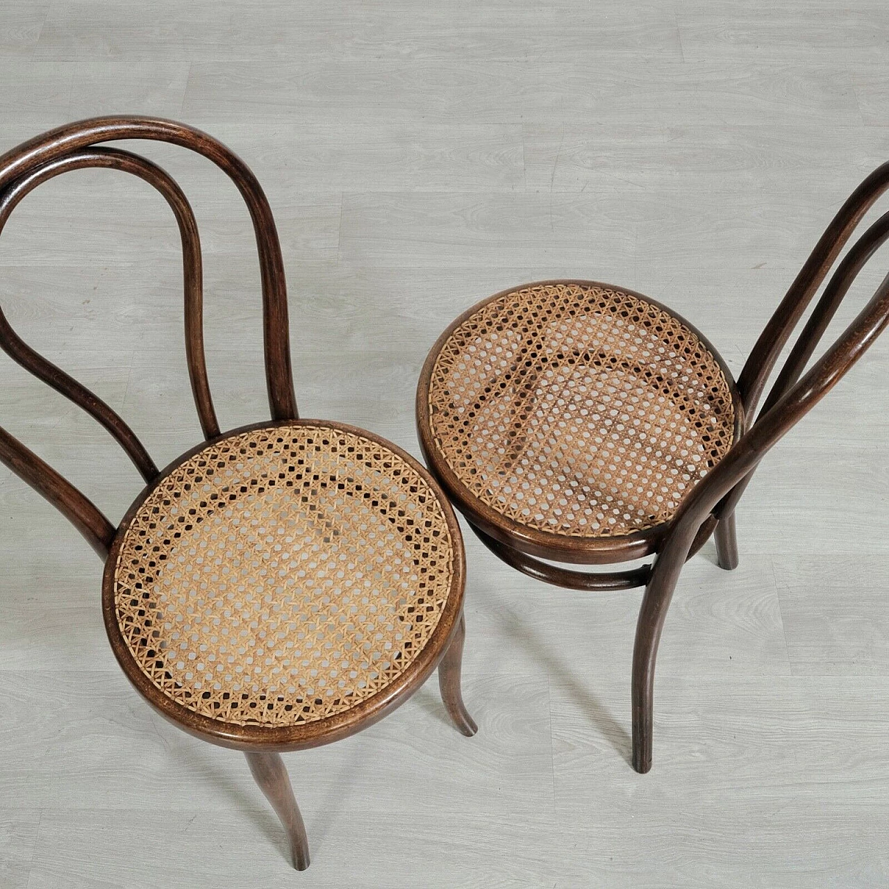 Coppia di sedie 18 in faggio curvato e paglia di Vienna di Thonet, fine '800 6