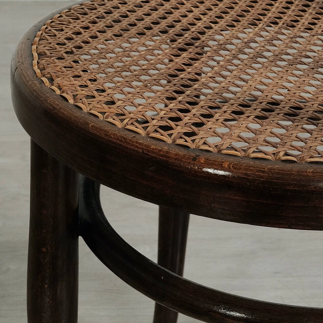 Coppia di sedie 18 in faggio curvato e paglia di Vienna di Thonet, fine '800 10