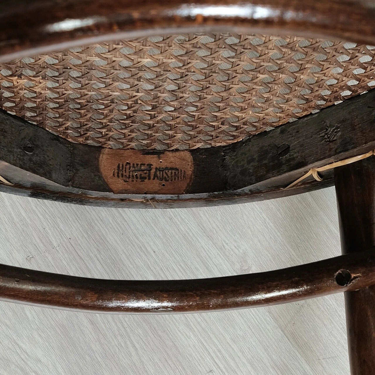 Coppia di sedie 18 in faggio curvato e paglia di Vienna di Thonet, fine '800 13