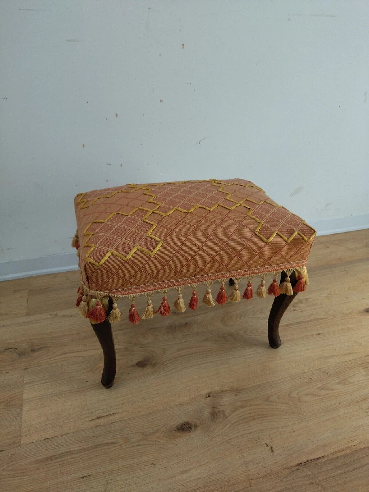 Sgabello stile Barocchetto in legno e tessuto rosa, inizio '900 1