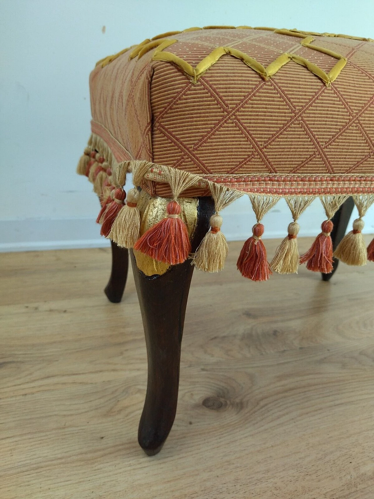 Sgabello stile Barocchetto in legno e tessuto rosa, inizio '900 3