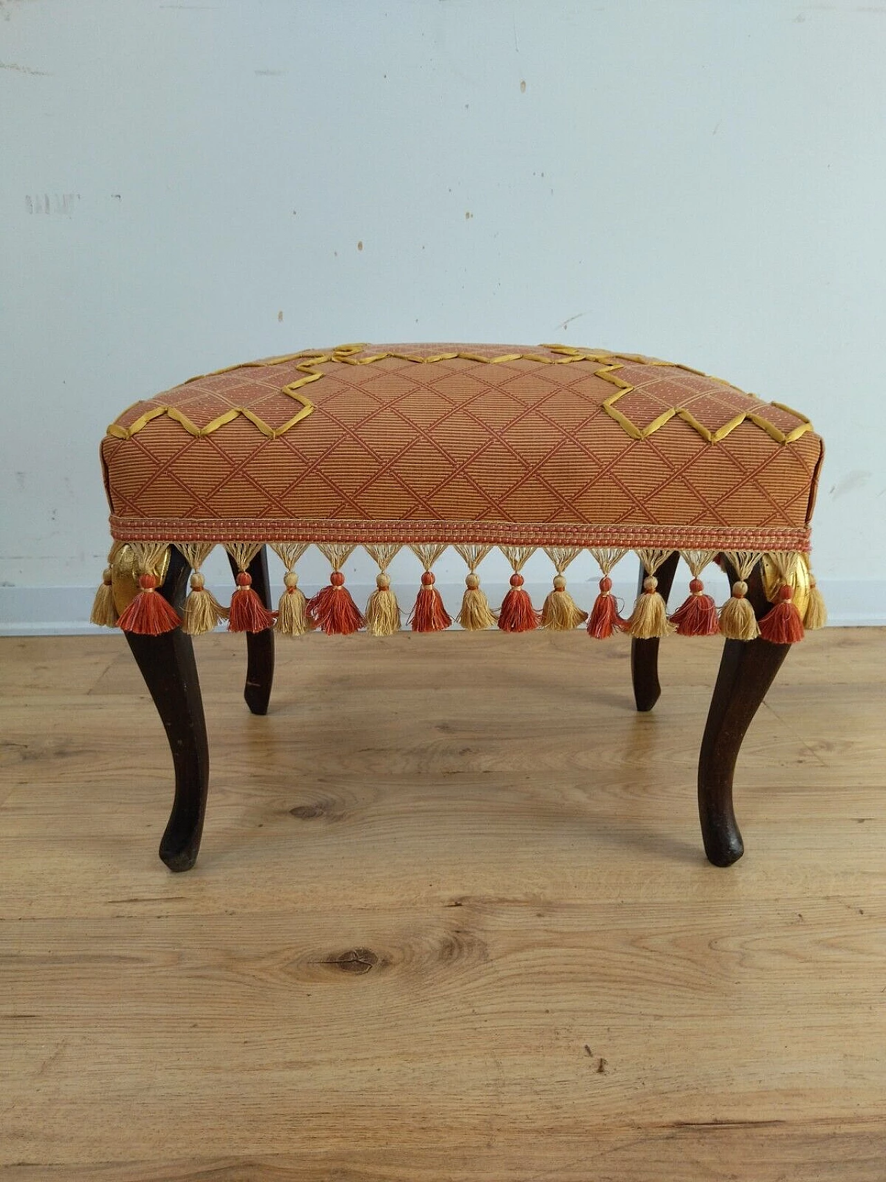 Sgabello stile Barocchetto in legno e tessuto rosa, inizio '900 5